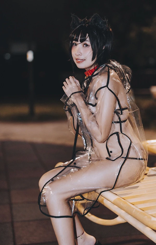 福利姬慕慕Momo 溜雨衣猫猫户外无圣光视图